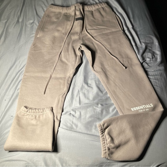 :): ESSENTIALS Fear OF God SweatPants( Small )
